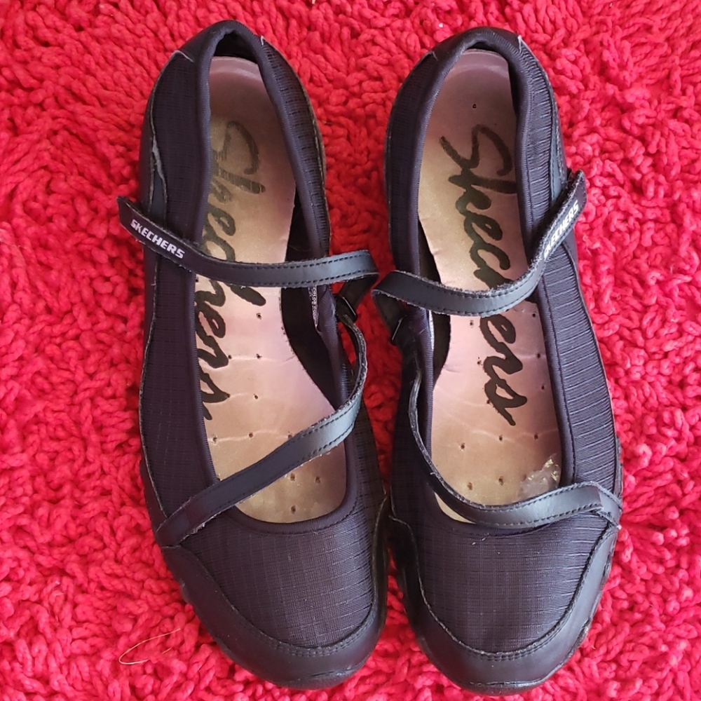🛑 Womens Skechers, 9, dress/ casual, comfy, cute.